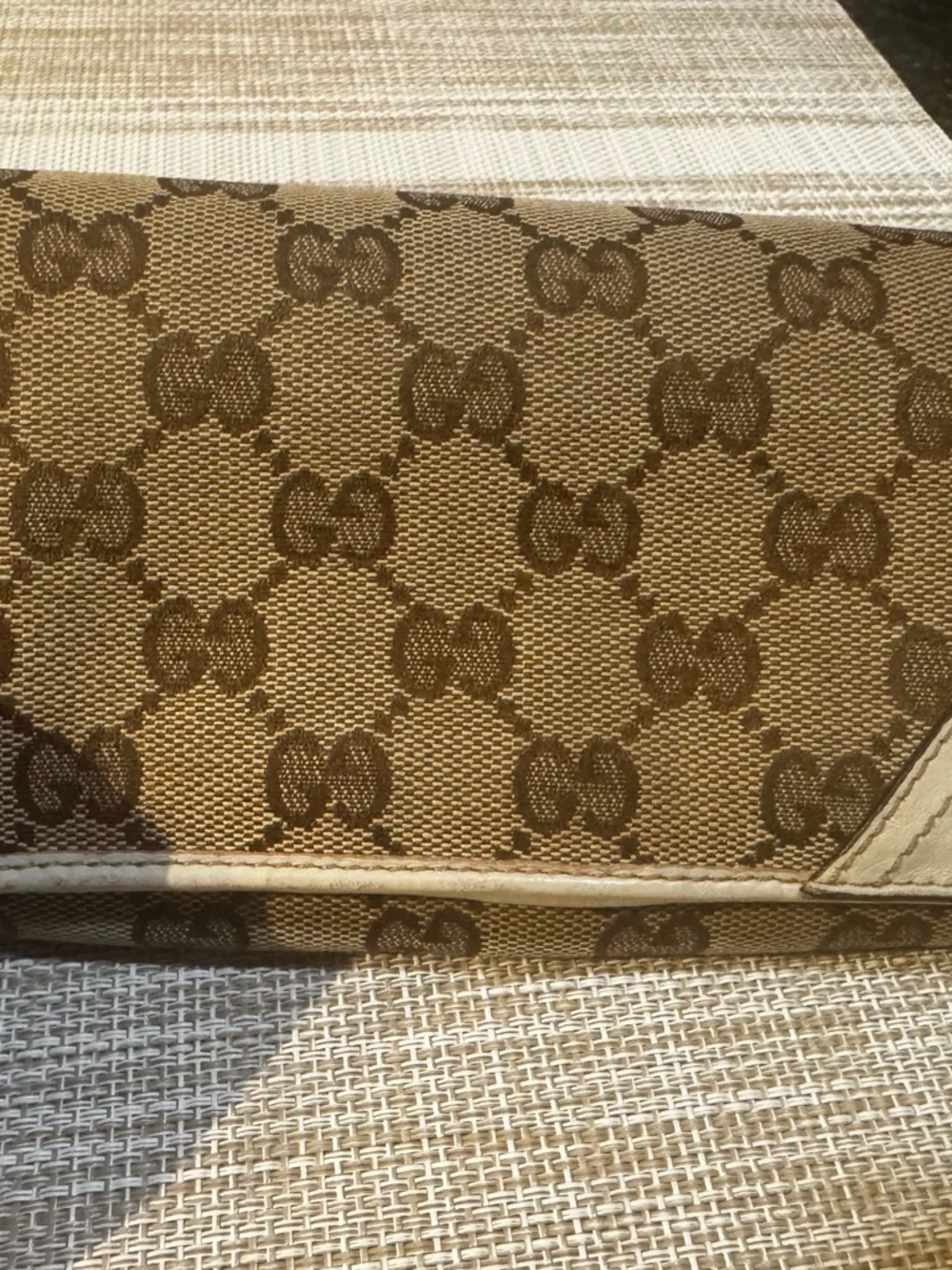 Gucci Beige/Tan Monogram Continental Wallet with Gold Logo - Picture 2 of 6